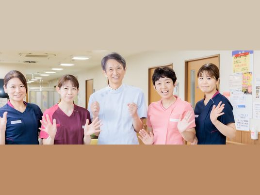笑顔のスタッフ集合  