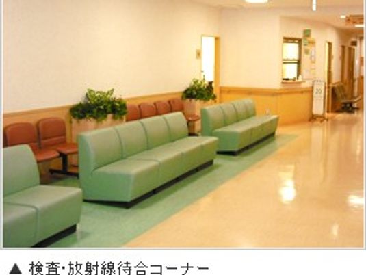 待合ソファのある廊下  
