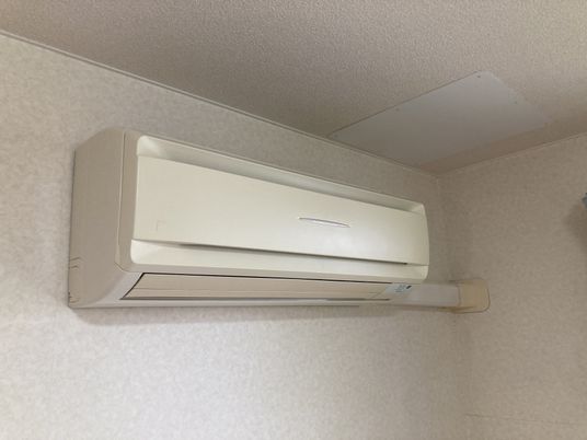 壁掛け式冷暖房設備