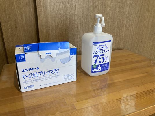 清潔用品が置かれた棚
