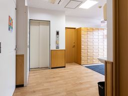 廊下とエレベーターの前