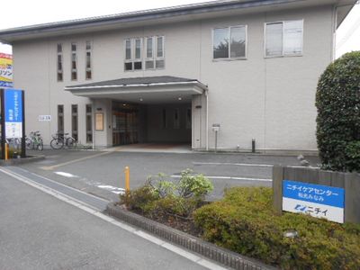 エントランス前の外観