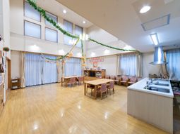 明るい食堂の空間  