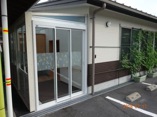 外観の出入口  