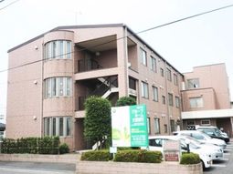 広々とした外観の建物