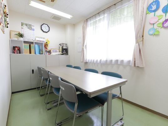 多目的室の清潔な内観