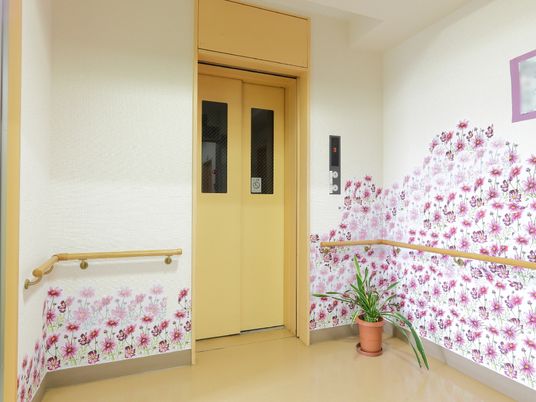 エレベーター前の廊下