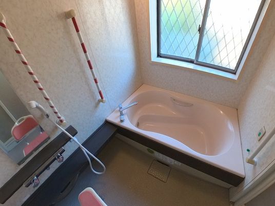 広々とした浴室