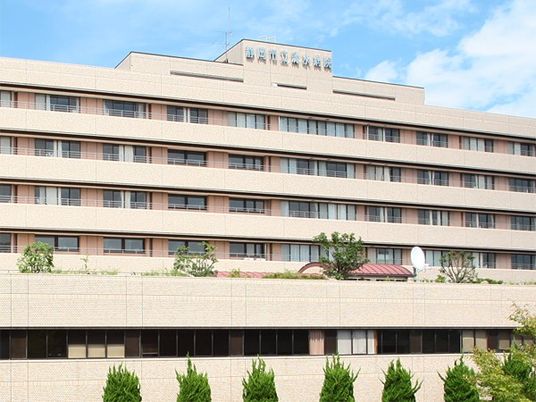 5階建ての外観  