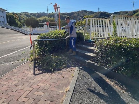 手すり付き屋外通路  