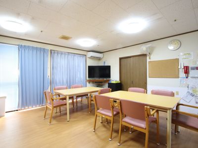 明るい共有ダイニング