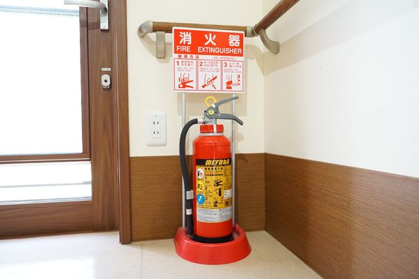安全設備が備えられた廊下