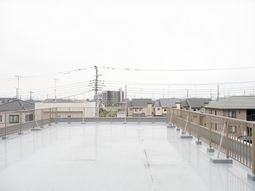 広々とした屋上バルコニー