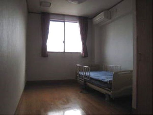 明るい部屋とベッド