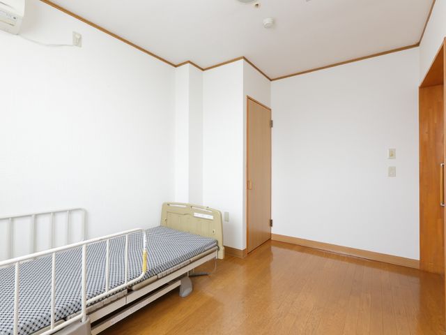 居心地の良い居室 居室 広々として明るい居室です。動線が広く、自由に配置できるスペースが魅力です。