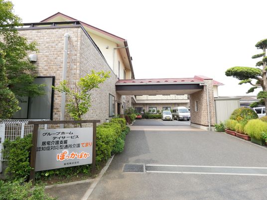 明るい落ち着いたエントランス