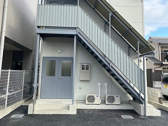 建物外階段の出入口  