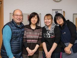 スタッフの集合写真