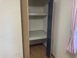 広々とした収納棚