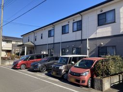 施設の玄関前