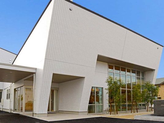 モダンな建物外観  