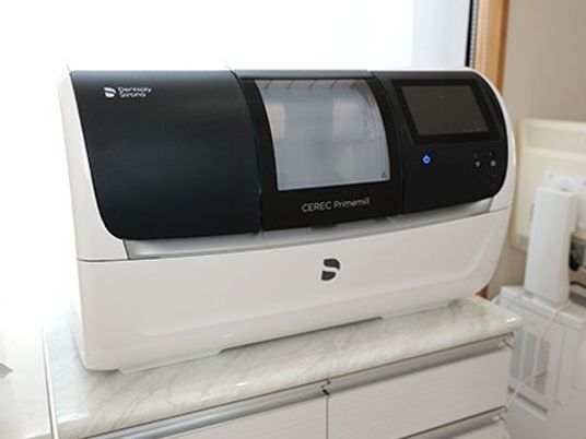 機器が置かれた室内  
