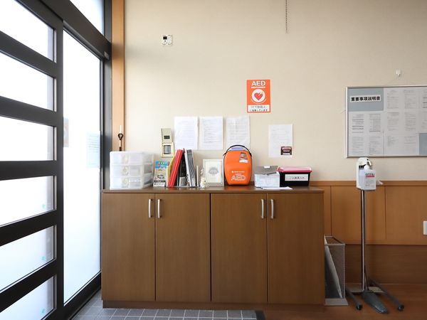 明るく清潔な受付エリア