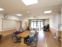 共有スペースの明るい日中