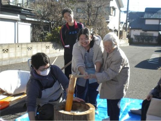 和気あいあいした屋外活動