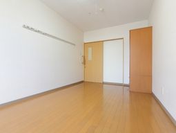 広々とした明るい居室