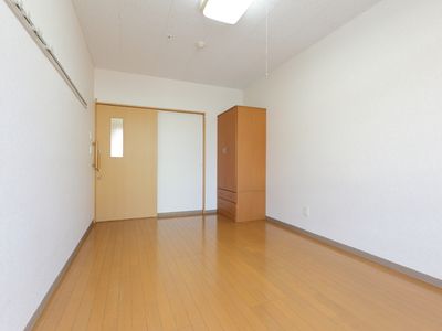 広々とした明るい居室