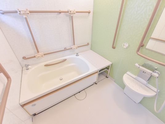 バリアフリーの浴室設備