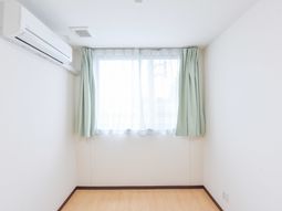 明るい洋室の一角