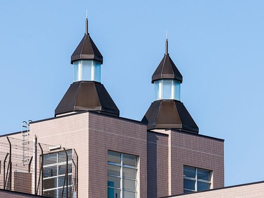 双塔の建物外観  