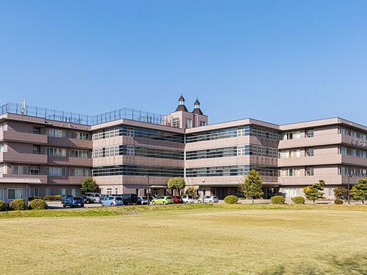 広い建物の外観  