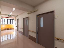 清潔な廊下の光景