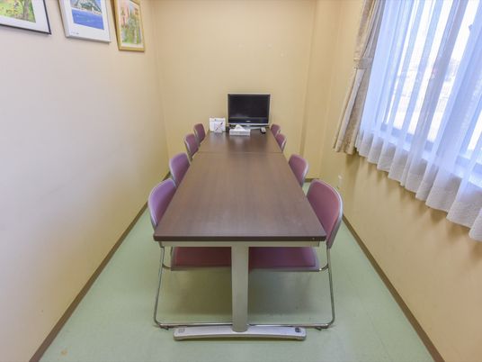 会議室の長テーブル