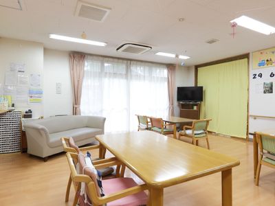 共有スペースの明るい室内