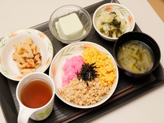 和風の彩り豊かな食事