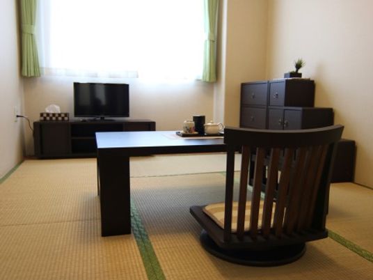 明るい和室の居室