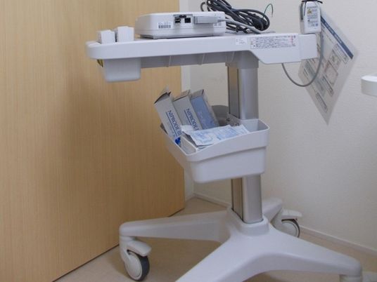 医療機器のある廊下  