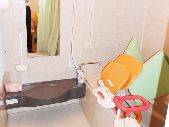 介護用の浴室設備 浴室 スムーズな介護を支える、充実した設備の浴室でのお仕事です。安全面・便利さを備えています。