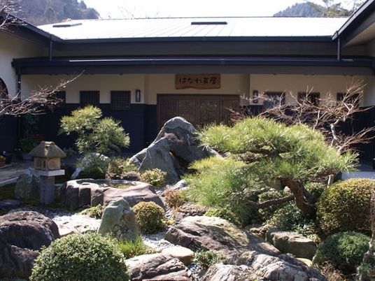 庭園のある外観  