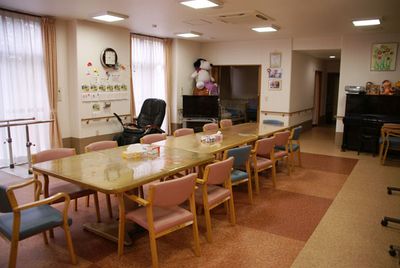 広々とした共有ダイニング
