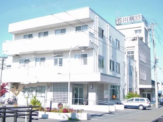 明るい外観の建物  