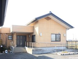 モダンな外観の建物