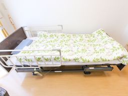 快適な居室のベッド
