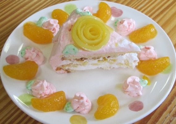 カラフルなケーキと果物