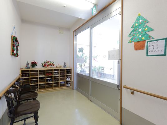 廊下のクリスマス飾り