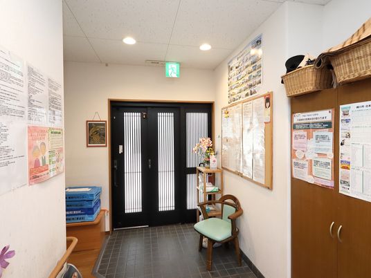  情報掲示のある廊下 